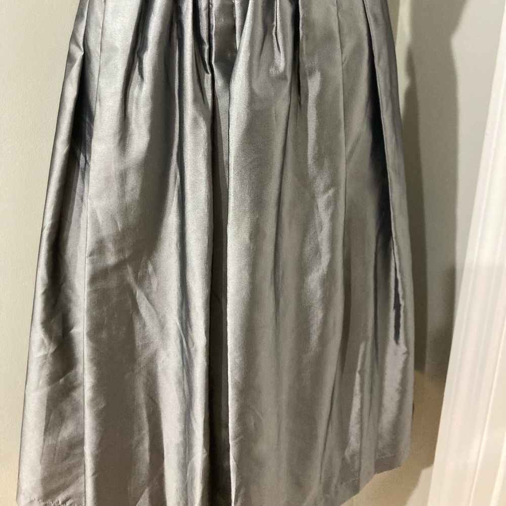 Classic High-Waist Silver Midi Skirt - Picture 4 of 8